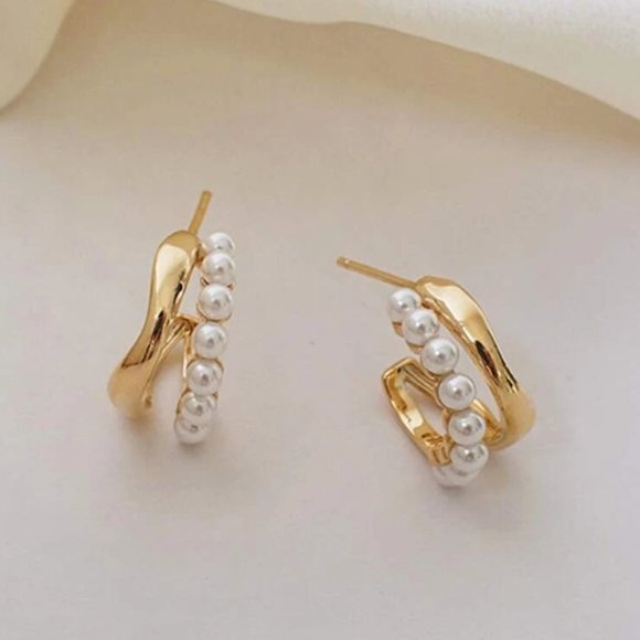 Jewelry - 🌟 New 🌟 Fashionable Faux Pearl Decor Hoop Earrings